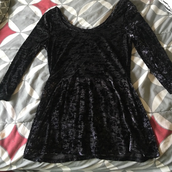 🙌 Black Velvet Peplum Shirt 🙌