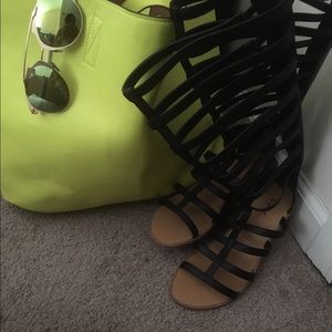 Strappie Zip up sandals