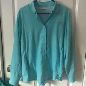 Women's Columbia shirt.