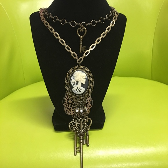Skull steampunk vintage key necklace