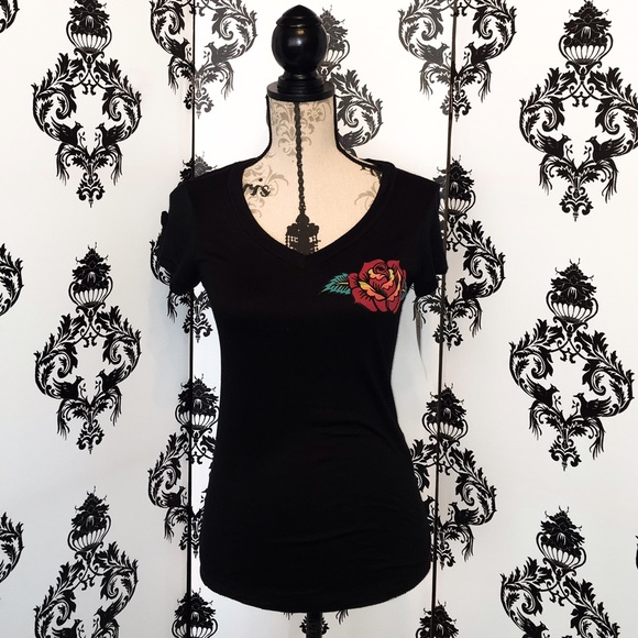 ๐ NWT! Gorgeous Sugar Skull Stretchy V~Neck Top! - Picture 5 of 6