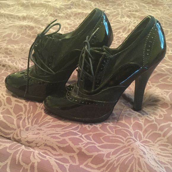 Wild Diva Shoes - Black patent leather shoes . High heeled booties.