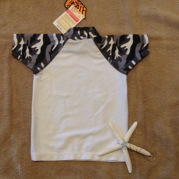 2CHILLIES UPF Sun Protection Rash Guard Swim Shirt - Picture 3 of 4