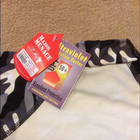 2CHILLIES UPF Sun Protection Rash Guard Swim Shirt - Picture 4 of 4