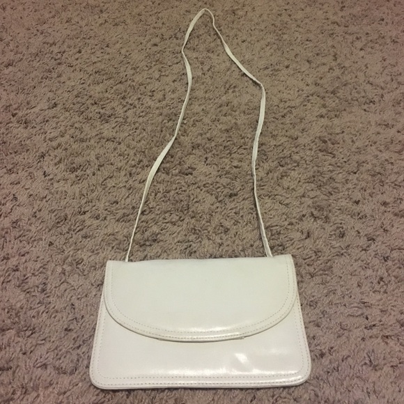 White shoulder purse