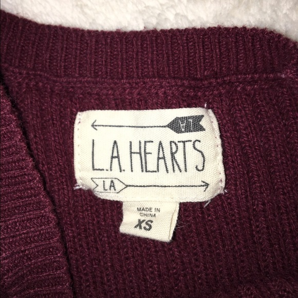 A burgundy short sleeved shirt - Picture 2 of 3