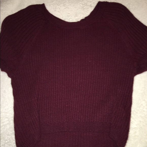 A burgundy short sleeved shirt - Picture 3 of 3