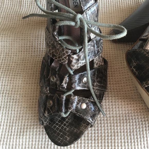 🎁 2/$24 Steve Madden lace up heels - Picture 2 of 4
