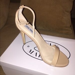 Steve Madden (BRAND NEW) Nude Heels