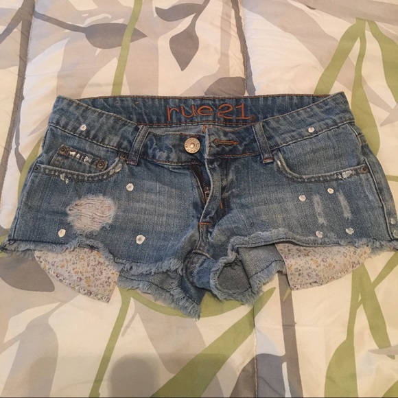 Ripped style distressed RUE 21 shorts!