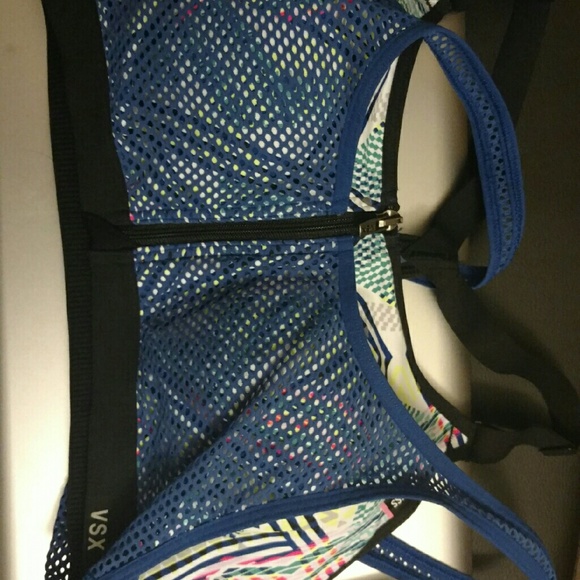 NWT Victoria's secret sports bra size 36d