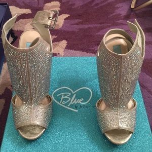 Betsy Johnson fold shoes