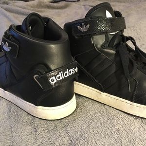 Adidas black leather hightop feat. Ortholite
