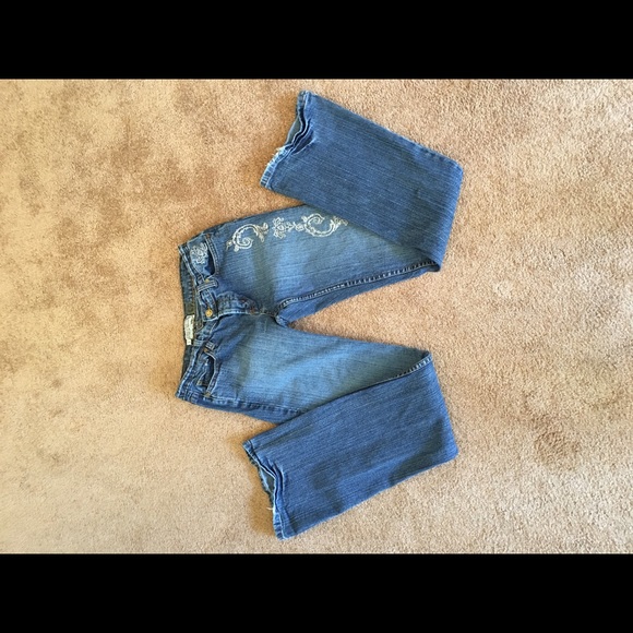 Cute American Rag Embroidered Jeans - Picture 2 of 2