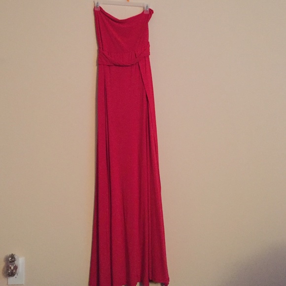 Red gown - Picture 1 of 2