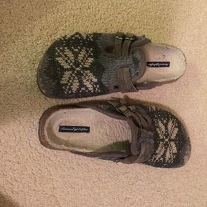 AEO clogs