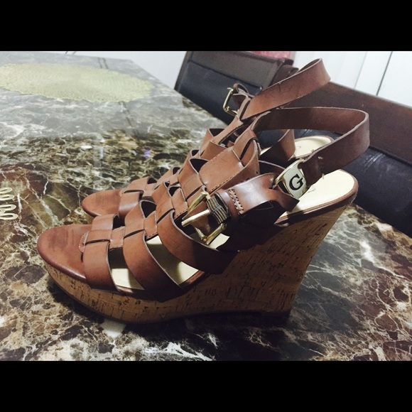 Guess wedges 7.5