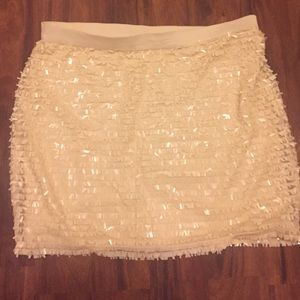 PERFECT FOR NEW YEARS EVE! 🍾😍Cream Sequin skirt