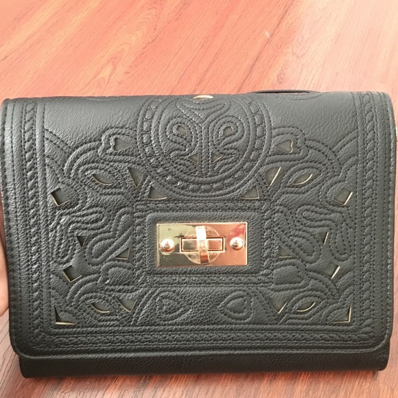 Cute black side bag/clutch