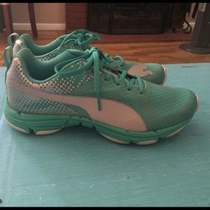 Puma size 8 athletic shoes