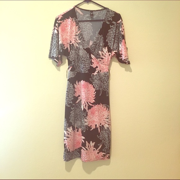 Black/red/white wrap dress