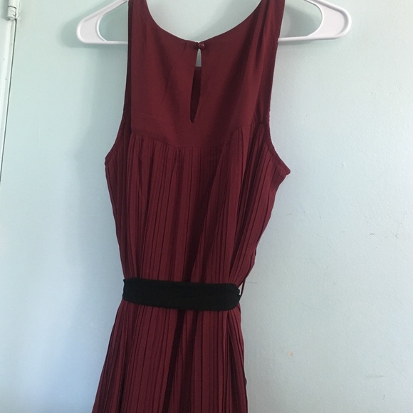 Beautiful red dress with black trim - Picture 4 of 4