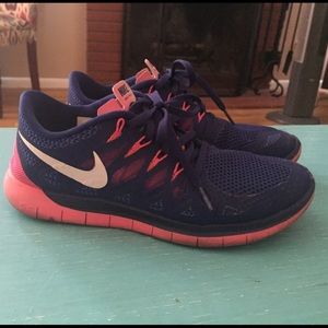 Women's Nike 5.0 frees size 8