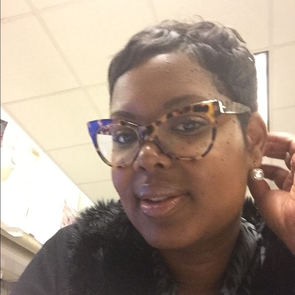 Meet your Posher, Alicia