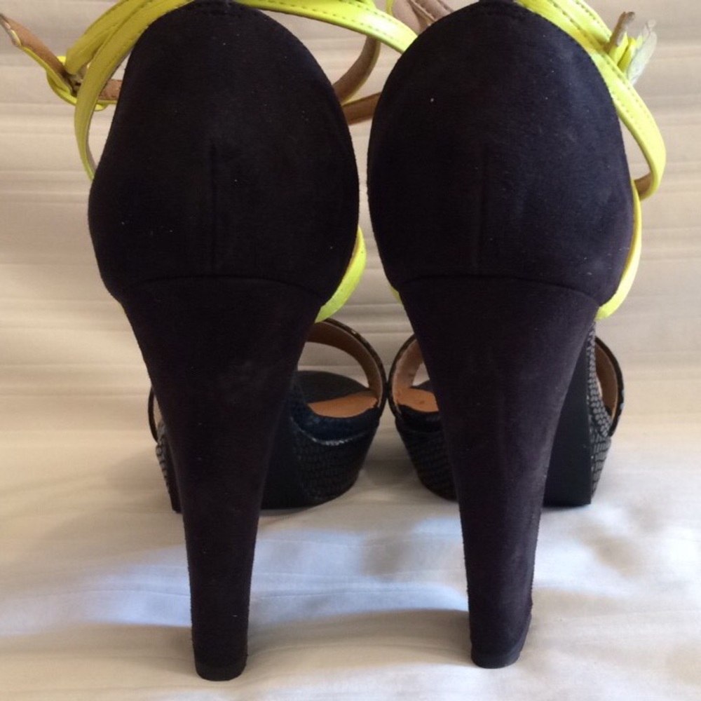 Shoes - Picture 2 of 4