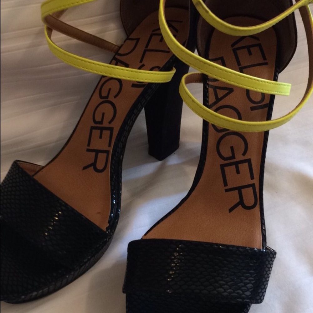Shoes - Picture 3 of 4