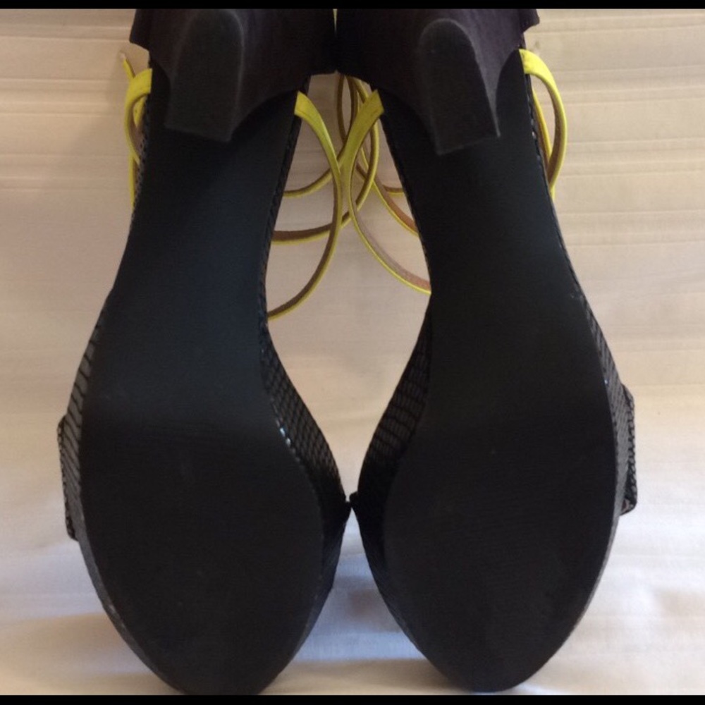 Shoes - Picture 4 of 4