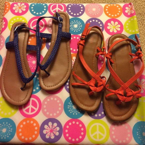 2 pairs of sandals.