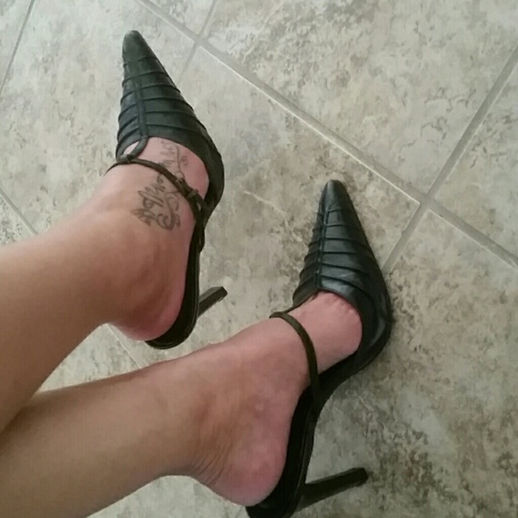 Monica Souza Heels - Picture 1 of 4