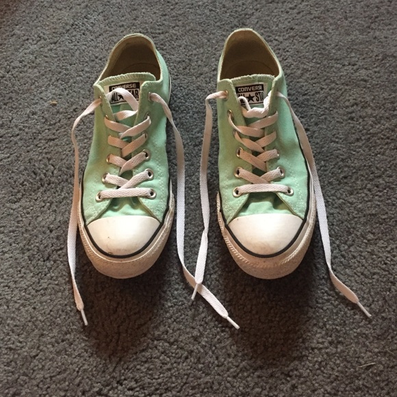 Women's 9 mint green converse