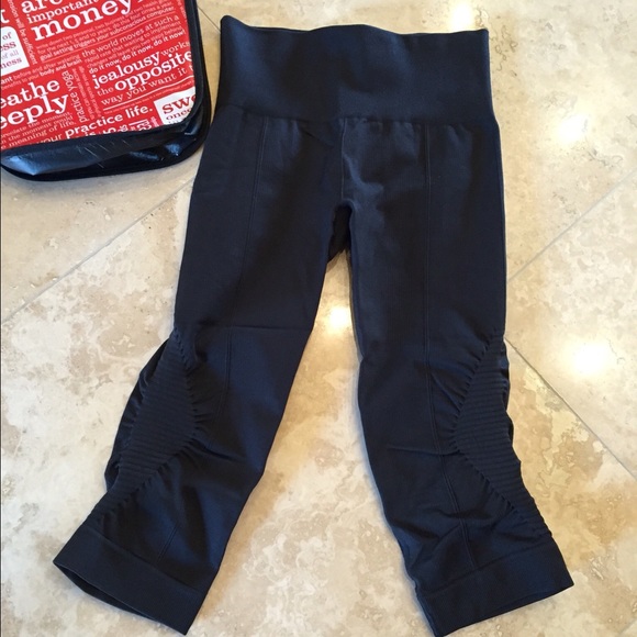 Lululemon In The Flow Crop
