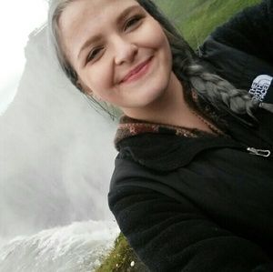 Meet your Posher, Ella