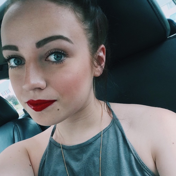 Meet your Posher, Emilee - Picture 1 of 1