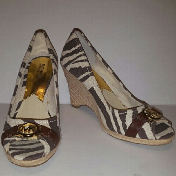 *Michael Kors Print Wedges