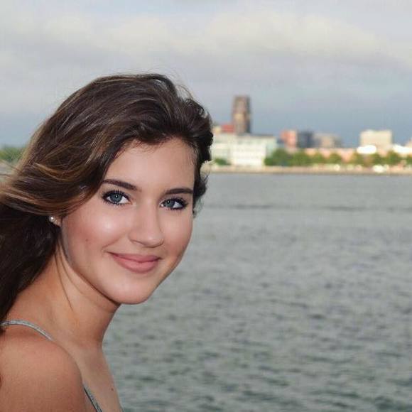 Meet your Posher, Lakin