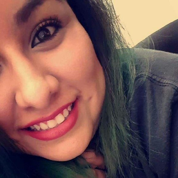 Meet your Posher, Samira - Picture 2 of 2