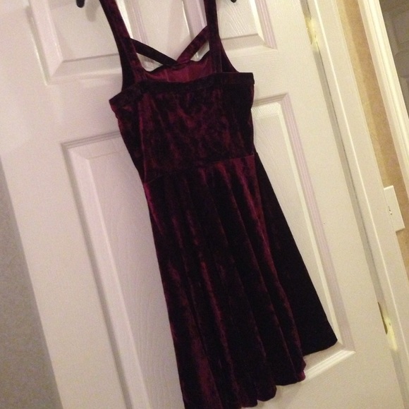 Skater dress - Picture 2 of 3