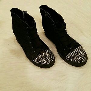 Stuart Weitzman Vance Crystal Row