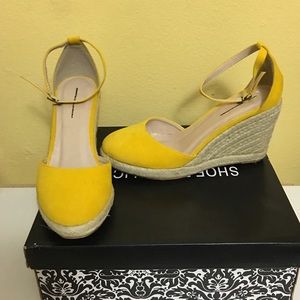 ACCEPTING ALL REASONABLE OFFERS!! 🎉