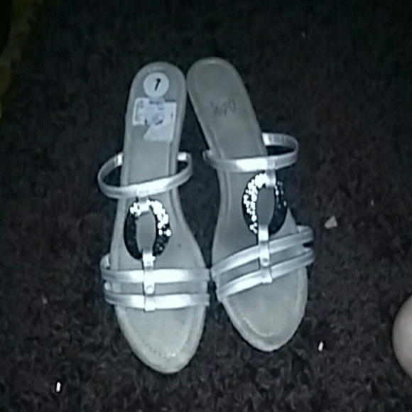 Wonmen short wedges.