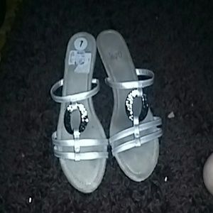 Wonmen short wedges.