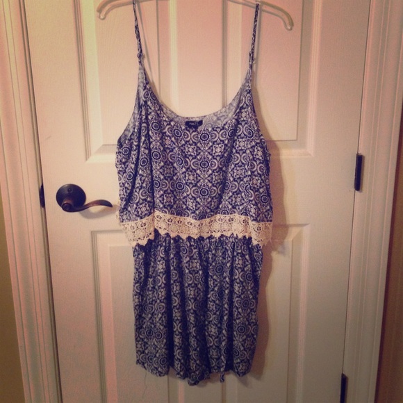 Patterned Romper - Picture 1 of 3