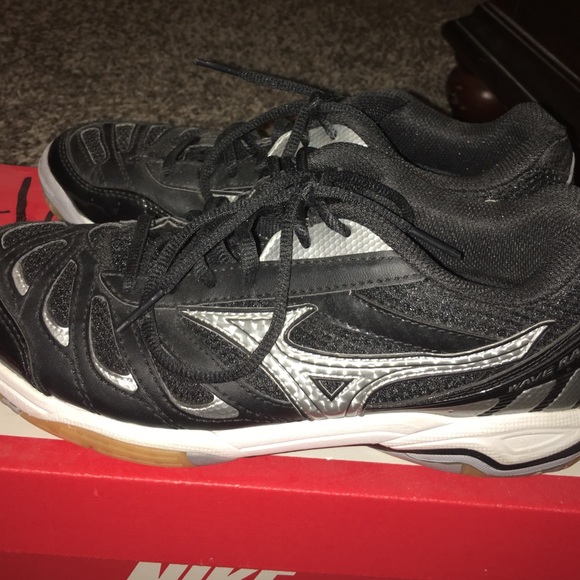 Wave Rally 5 volleyball shoes