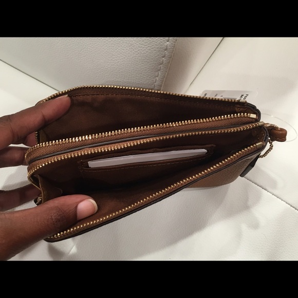 🍁SOLD🍁Authentic Cognac Pebble Coach Wristlet - Picture 3 of 3
