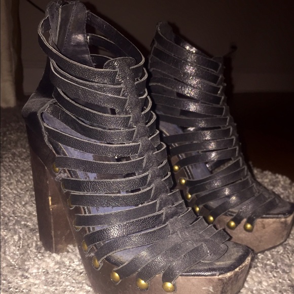 Black sandal strap bootie heel stud size 7