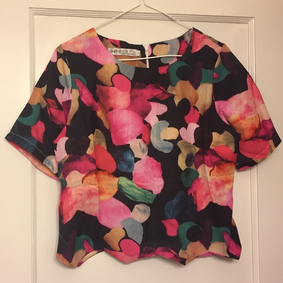 Super cute floral top - Picture 1 of 2